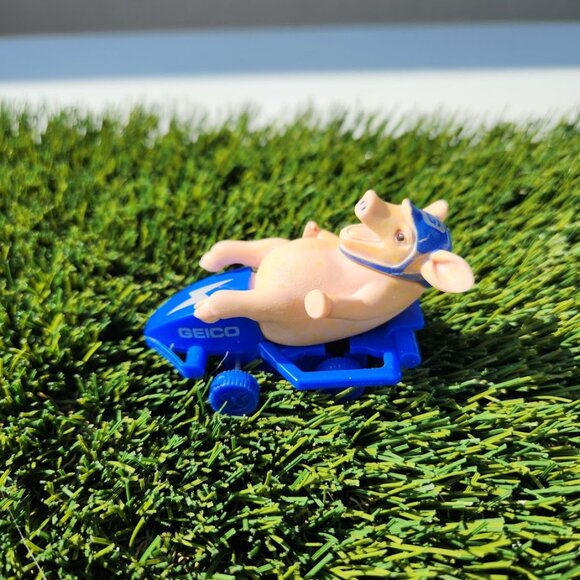 Not Sold In Stores Geico Maxwell Pig Street Luge Wheee! Figure Pull Back Car - Picture 2 of 12